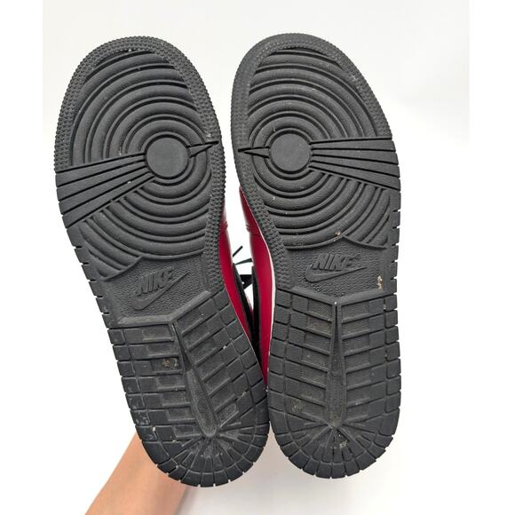 Nike Air Jordan 1 Low Youth Gym Sneaker Shoes Red/Black Pebbled Size US7Y EU40 - Picture 8 of 13